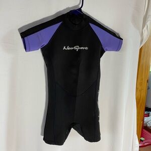 Kids Neosport Wetsuit, Size 6 Black & Purple
